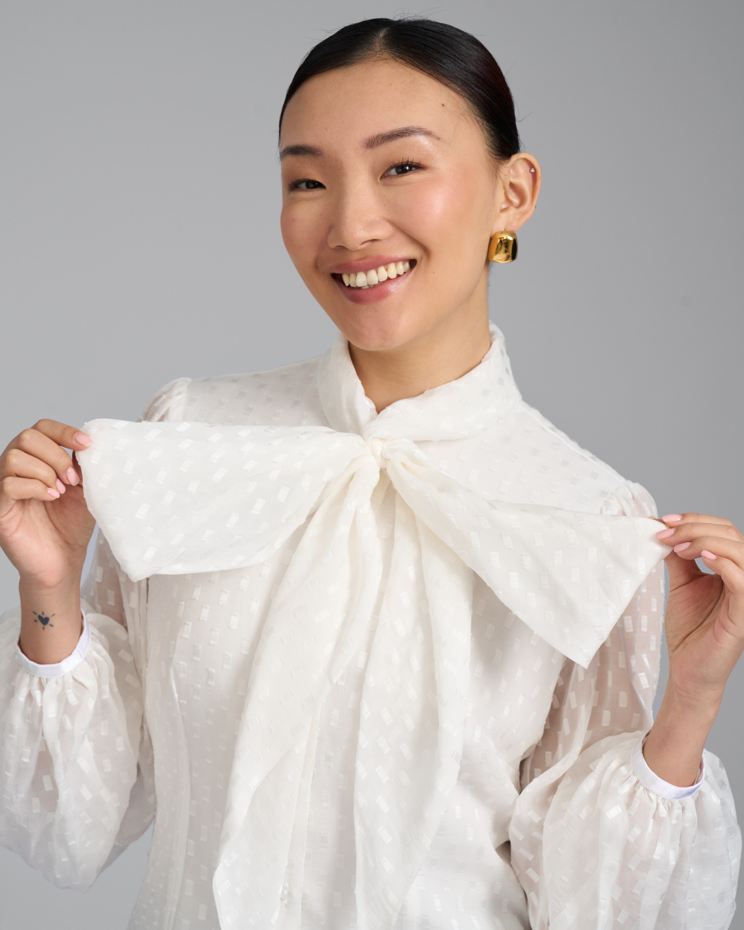 Pussy Bow Detachable Collar | White & Silver Silk